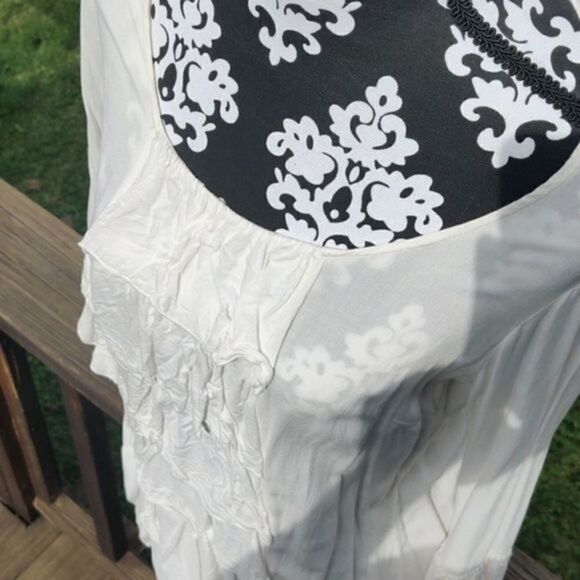 Women’s Ruffle Top - Picture 2 of 8